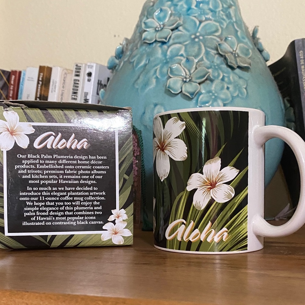 NWT Aloha Black Palm Plumeria Mug